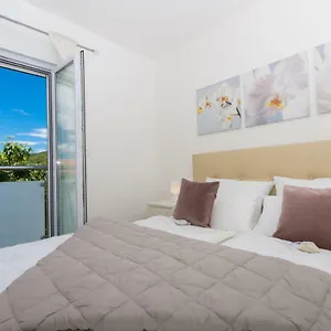 https://villa-anastasia-trogir.splithotels.org